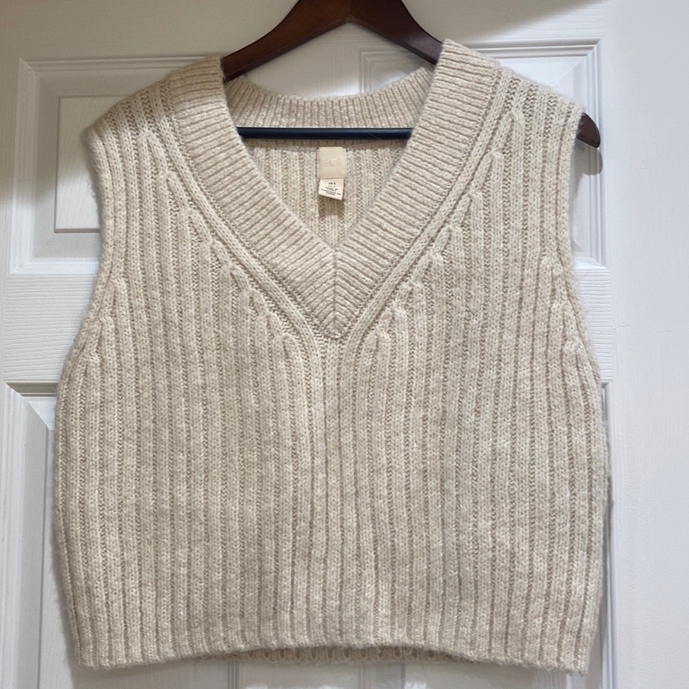 H&M - Cropped Knit Vest